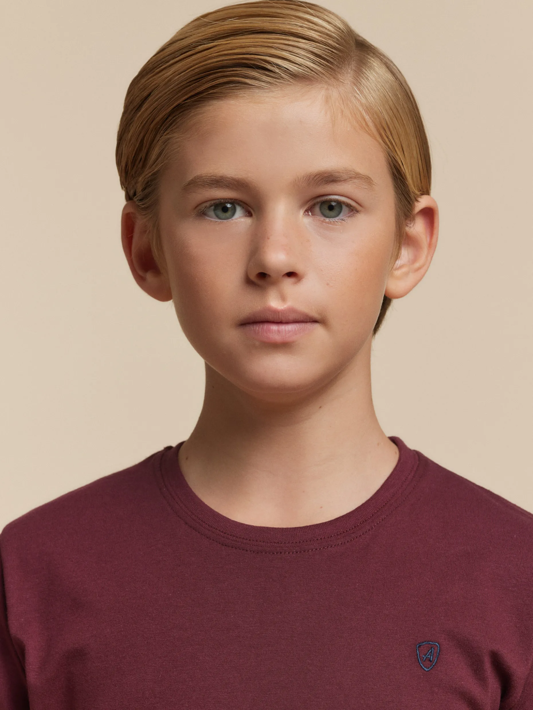 CAMISETA BASICA KIDS BURDEOS