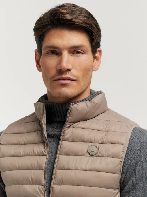 CHALECO NIRO CAMEL